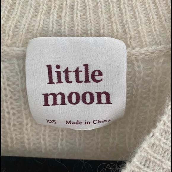 Aritzia Gardenia Sweater - Picture 4 of 9